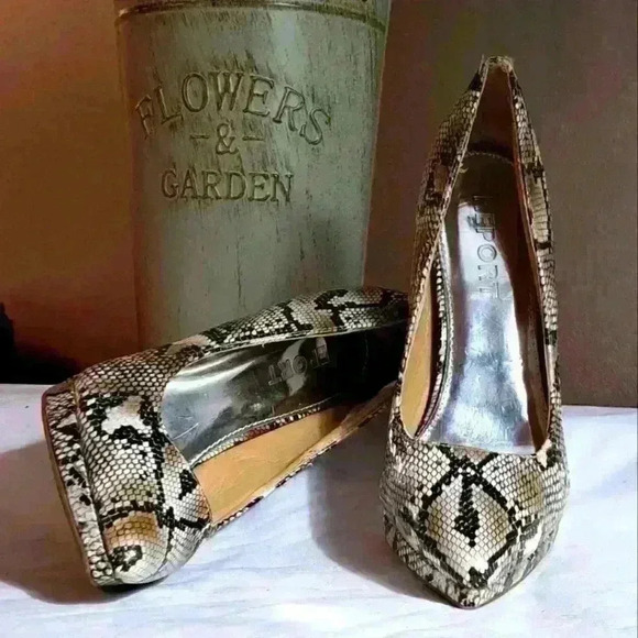 Report Shoes - Report Stilettos sz 7 faux Snake Skin